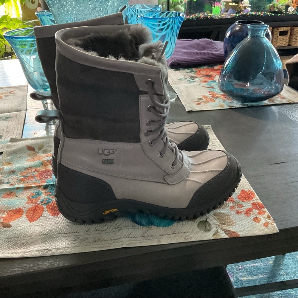 UGG Women's Black and Gray Winter Boots - Picture 6 of 8